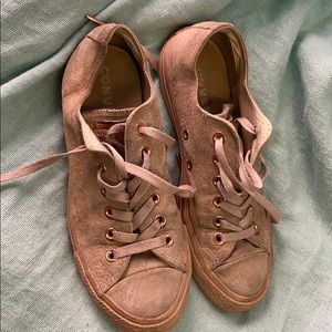 ROSE GOLD LOW TOP CONVERSE